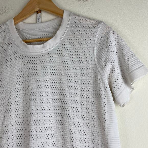 Lululemon Breeze By Short Sleeve Squad Size 8 White Top Active Athleisure W3AWQS - Picture 7 of 11
